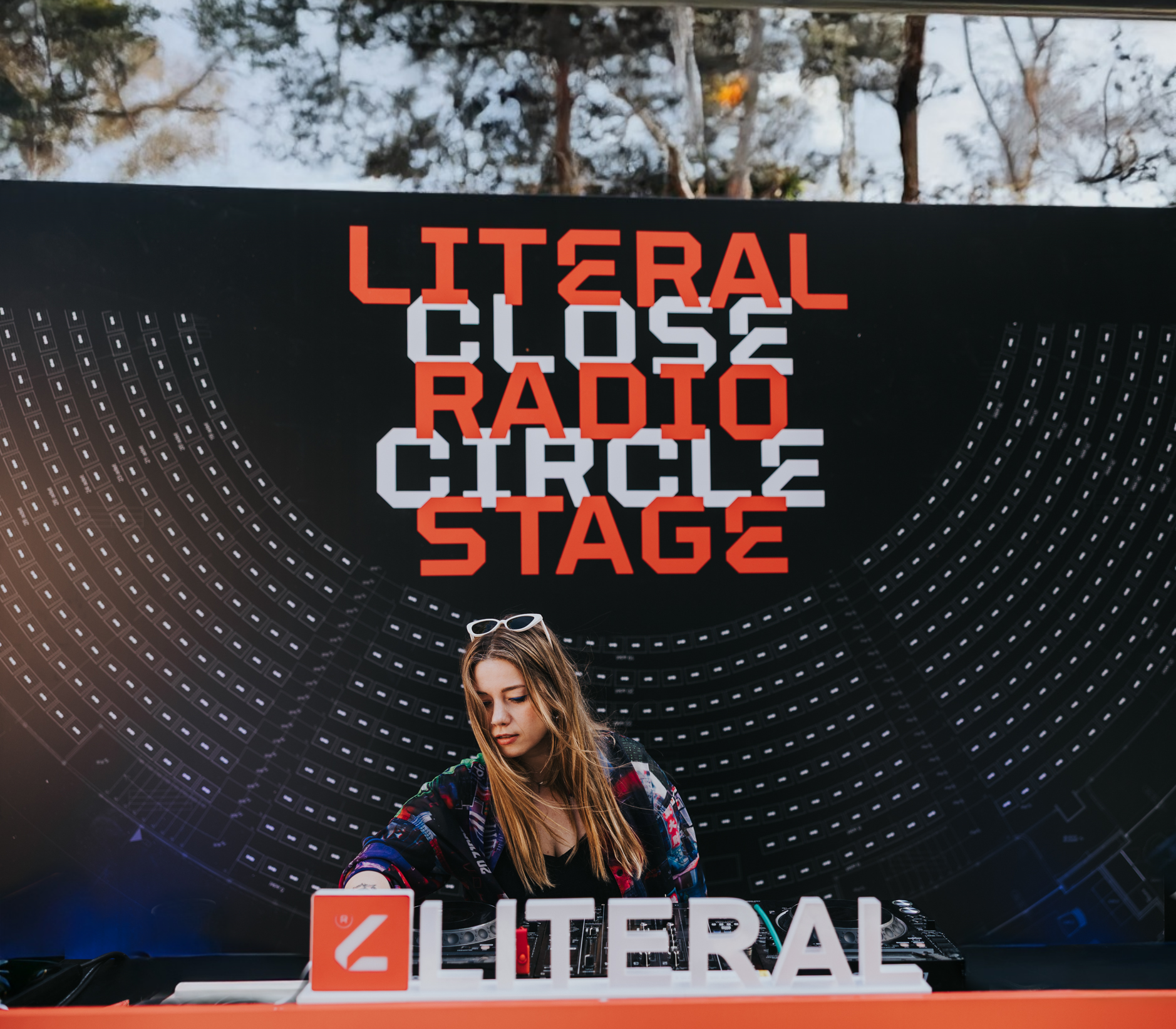 Literal Radio by Close Circle, +1 Sunar: Pozitif Vibrations’ta
