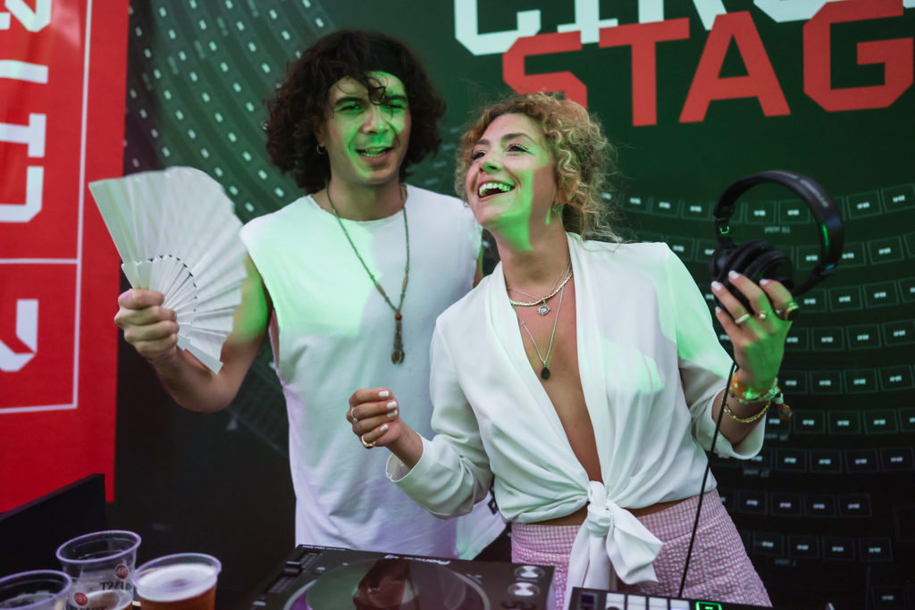 nu-disco, French pop, electro-deep house setiyle Alicia Kapudağ